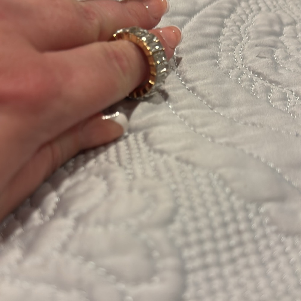 Gorgeous Ring! - Picture 4 of 4